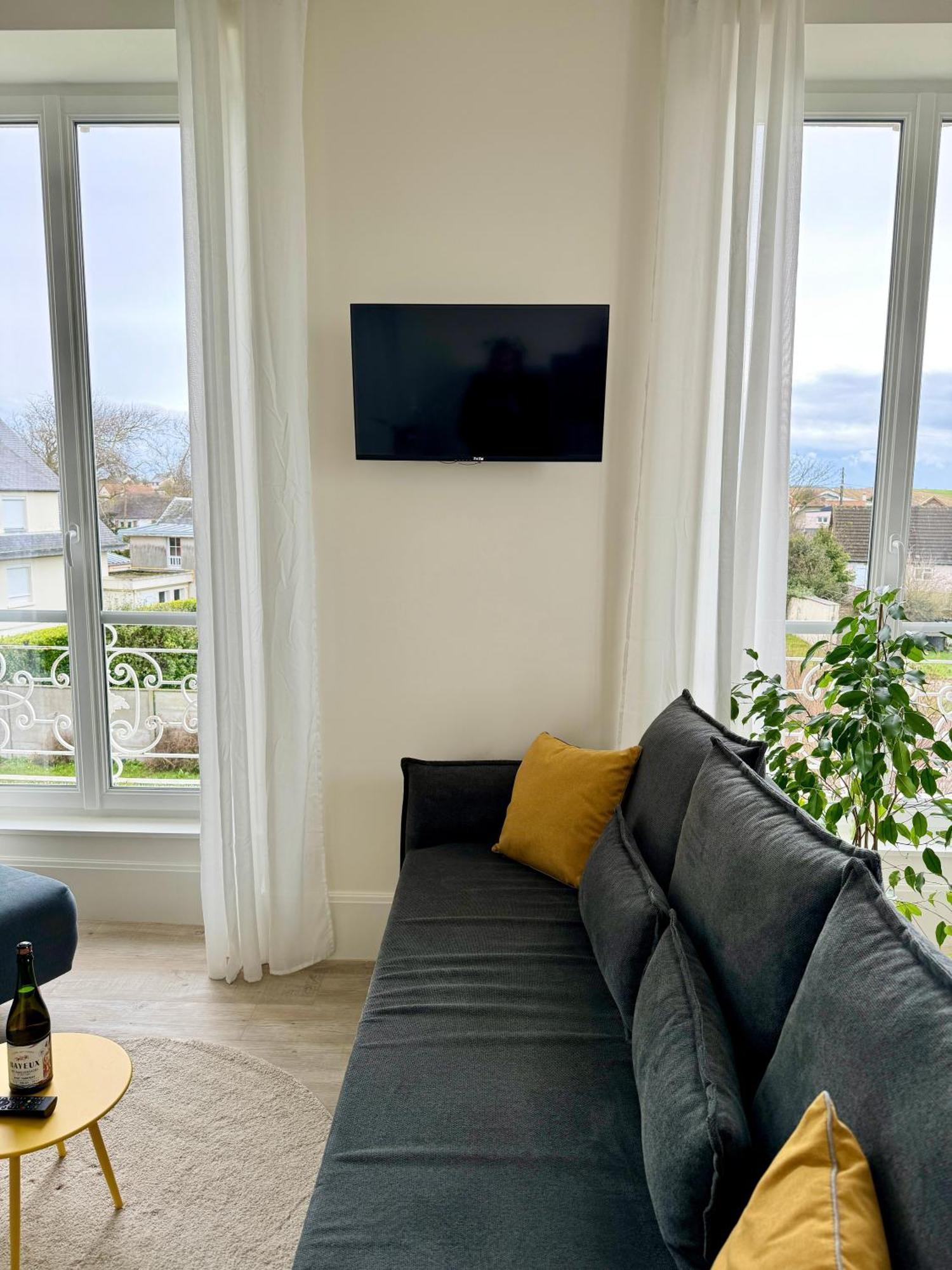 Sunny Apt On D-Day Beach With Parking Saint-Come-de-Fresne Exterior photo