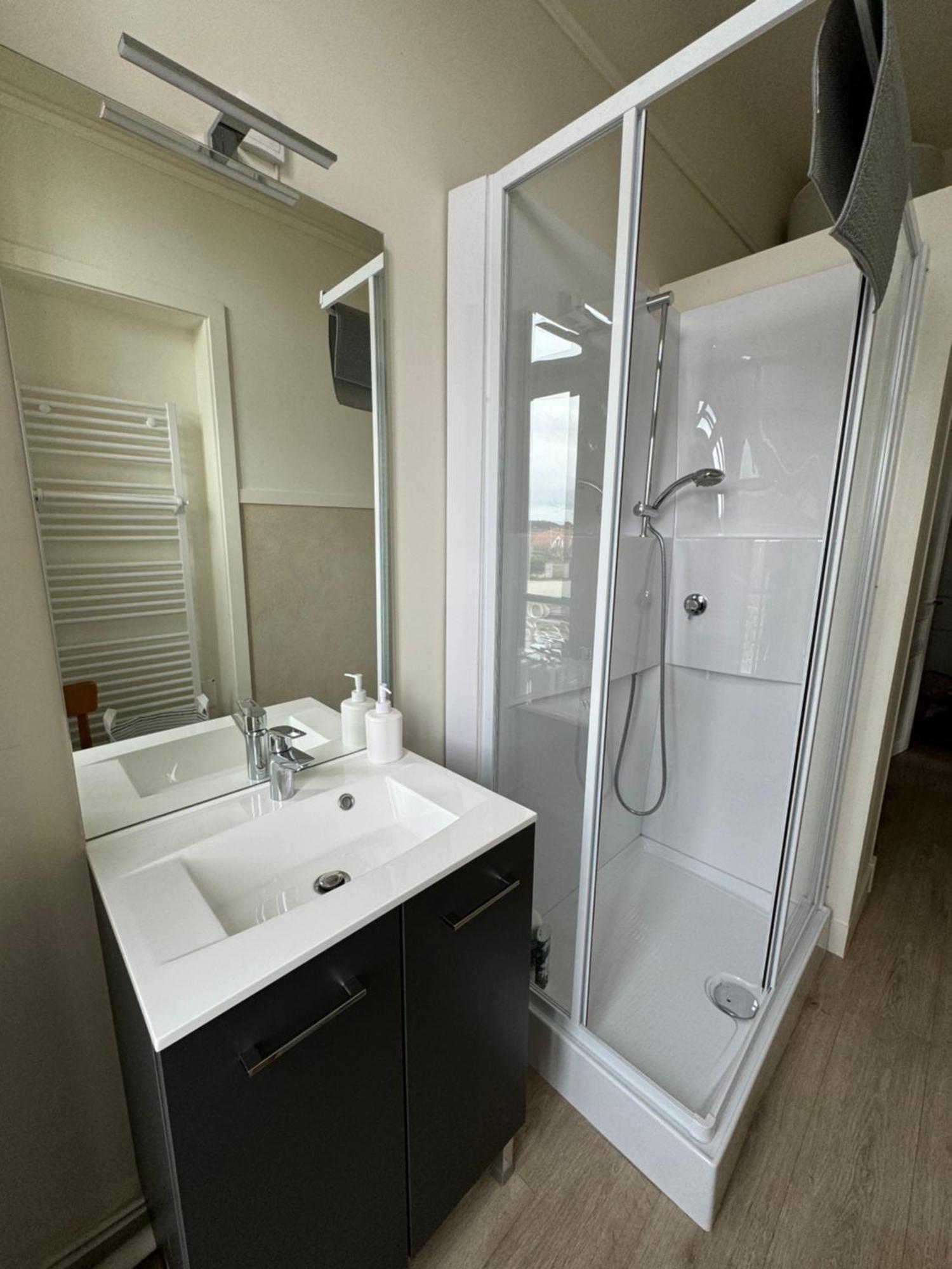 Sunny Apt On D-Day Beach With Parking Saint-Come-de-Fresne Exterior photo
